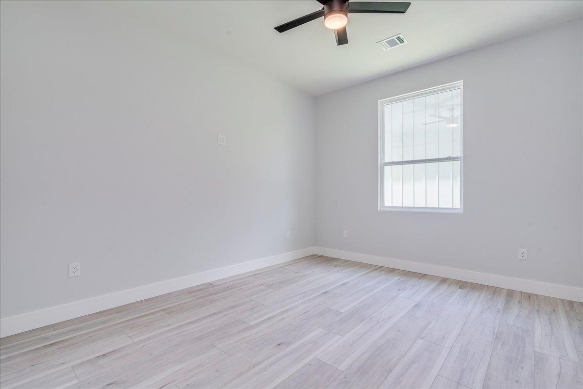 1215 Howard Street Taylor TX 76574