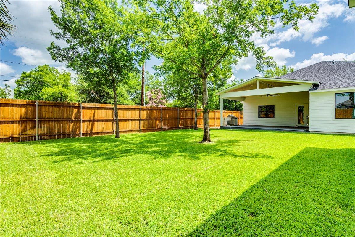 1215 Howard Street Taylor TX 76574