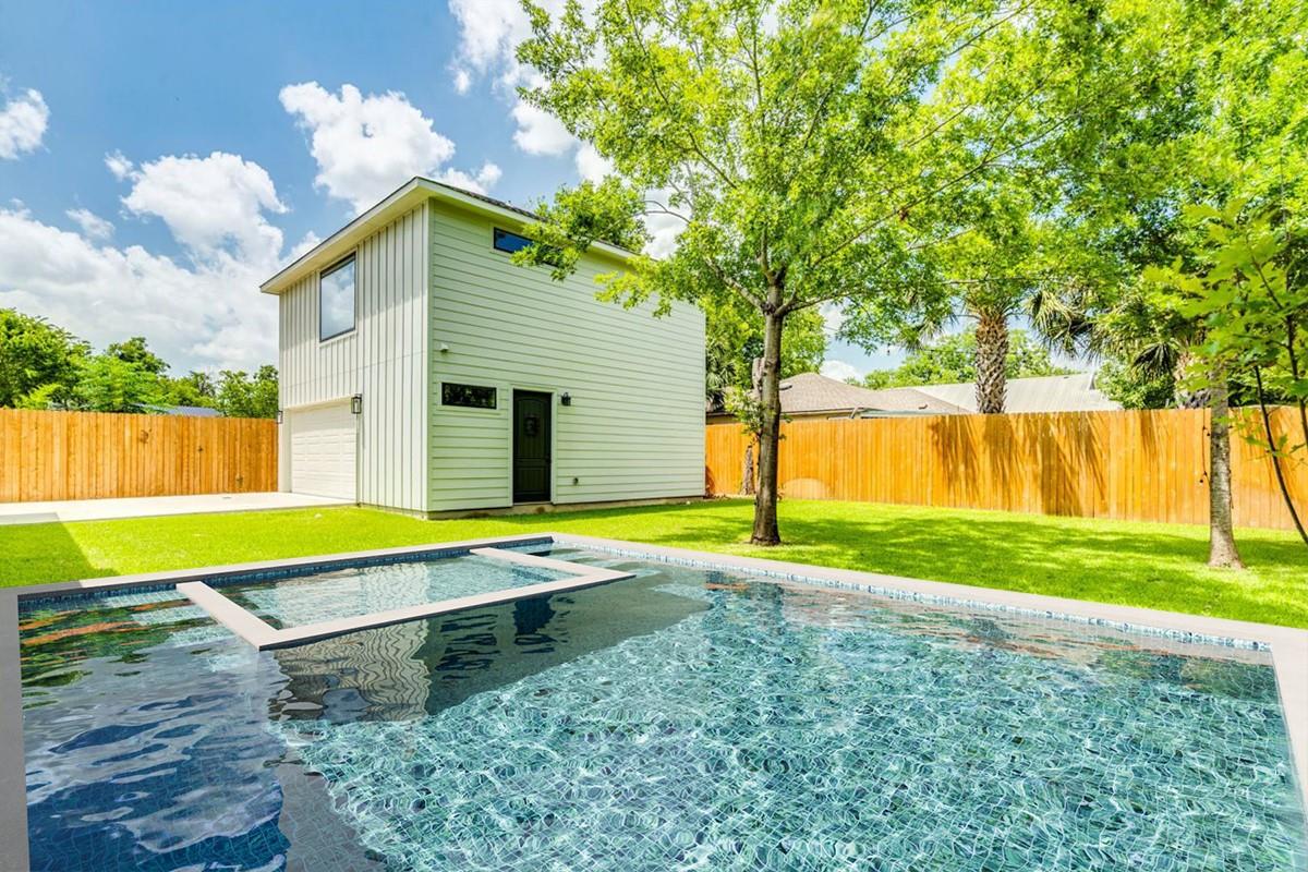 1215 Howard Street Taylor TX 76574