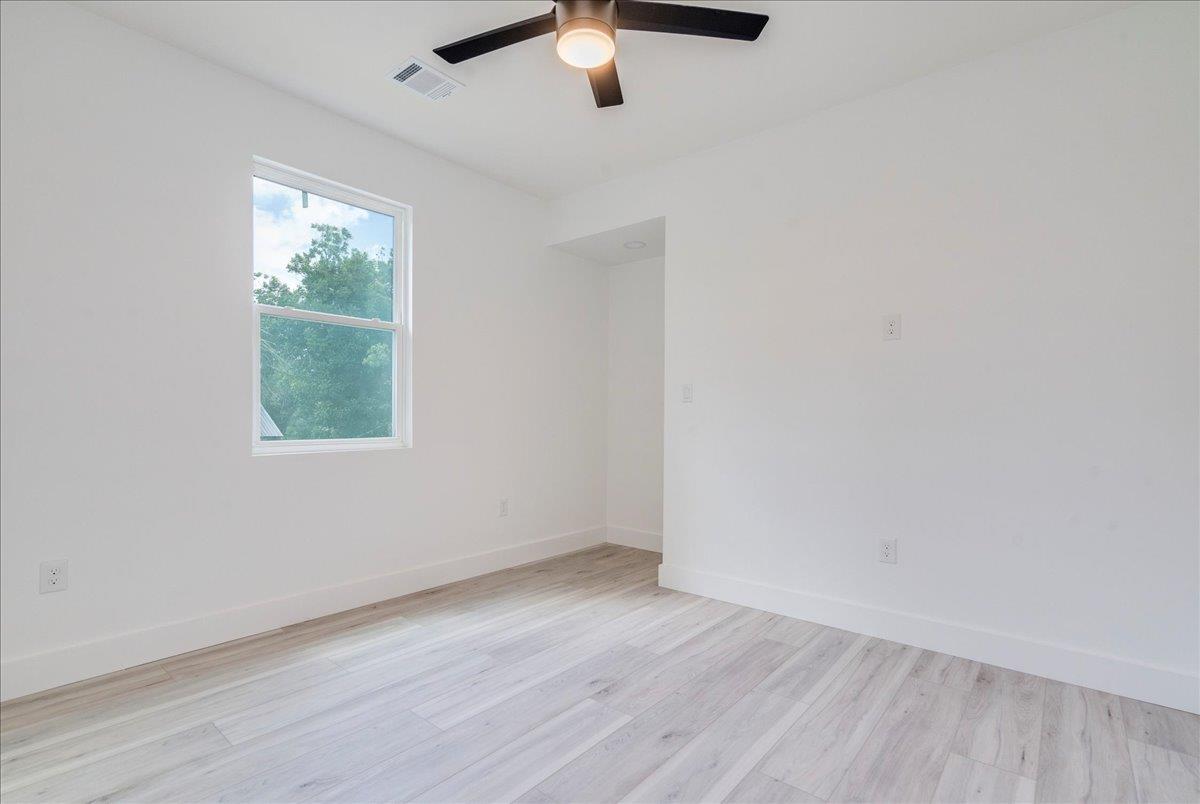 1215 Howard Street Taylor TX 76574