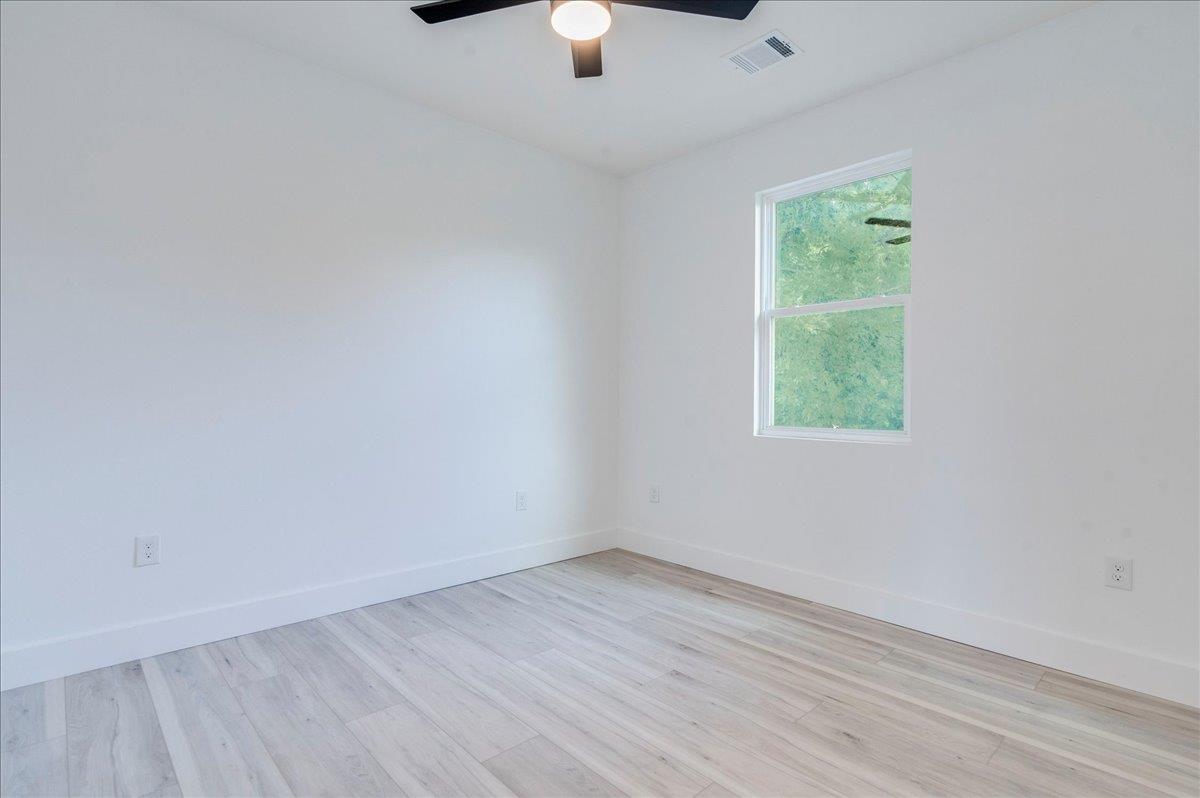 1215 Howard Street Taylor TX 76574