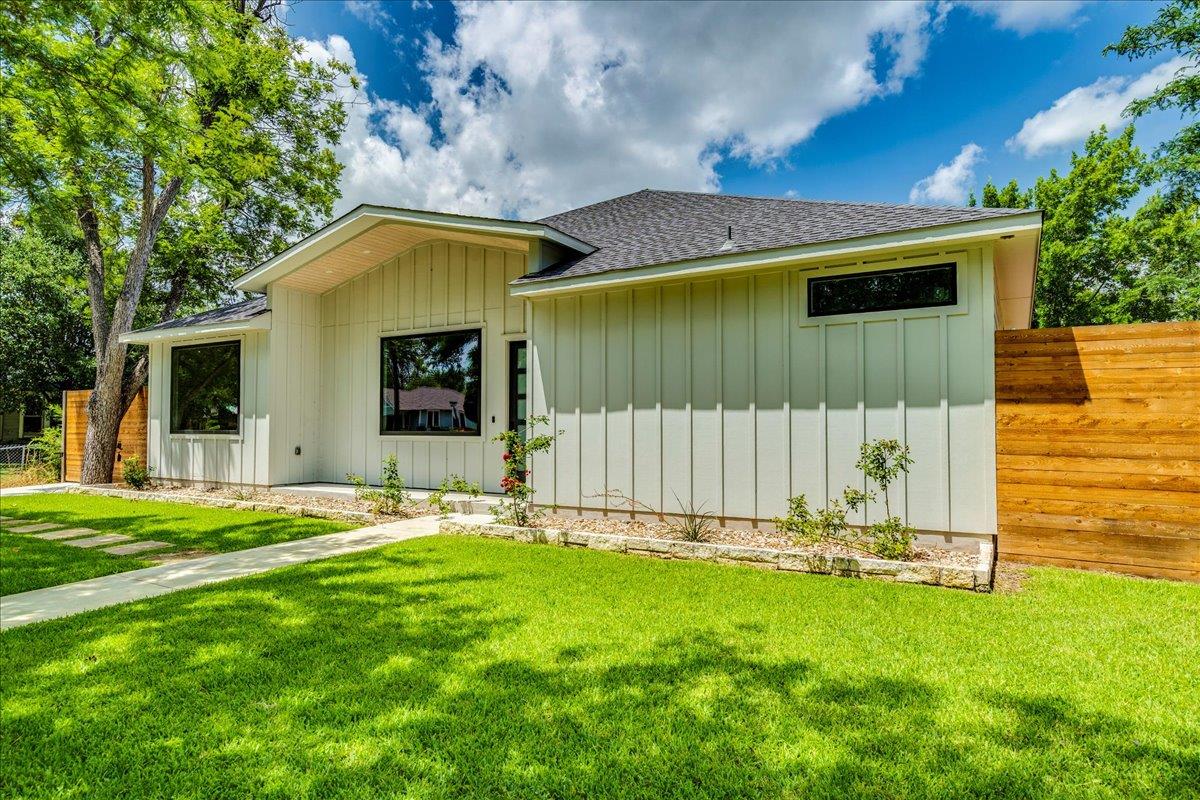 1215 Howard Street Taylor TX 76574