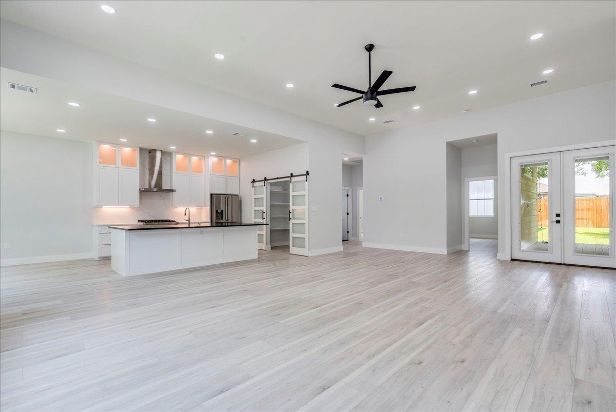 1215 Howard Street Taylor TX 76574
