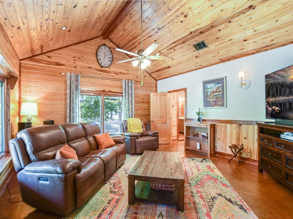 254 Middleton Road Spicewood TX 78669