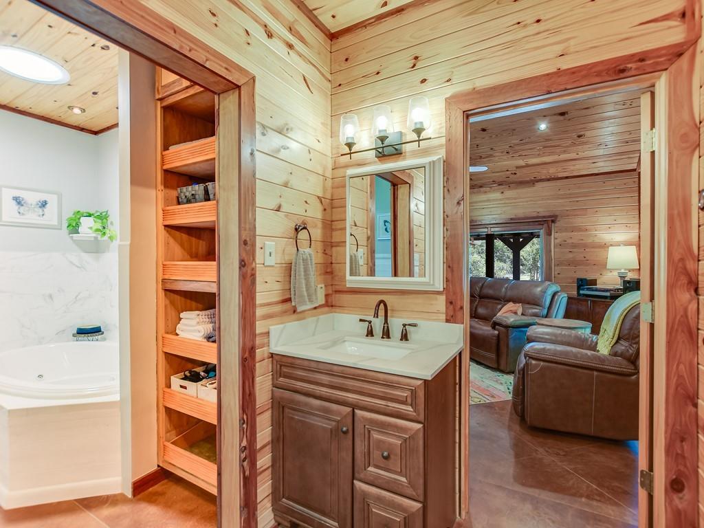 254 Middleton Road Spicewood TX 78669
