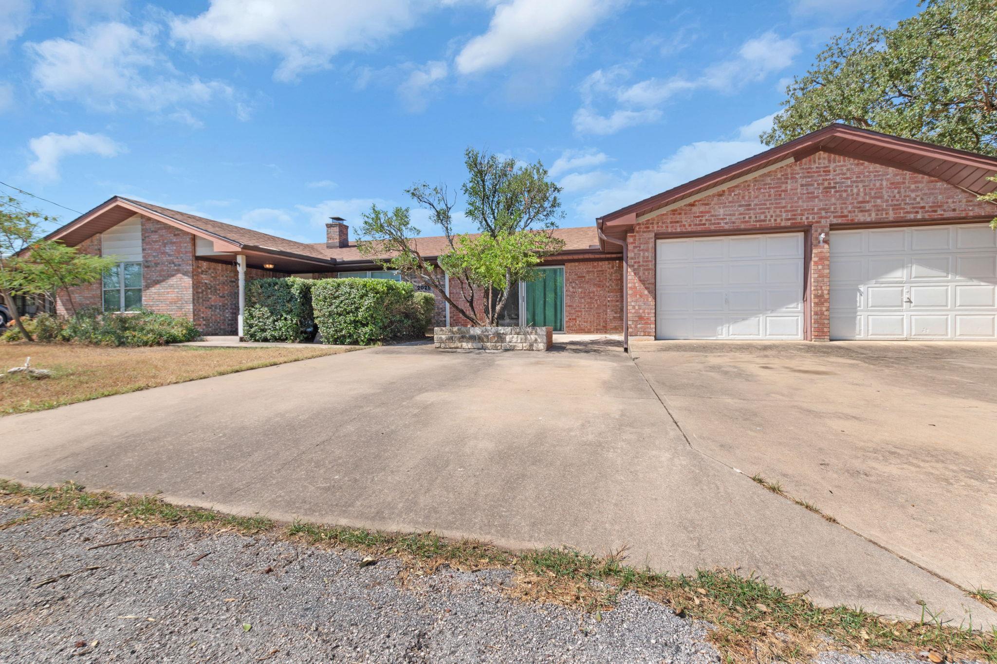 2025 Forest Trail Kingsland TX 78639