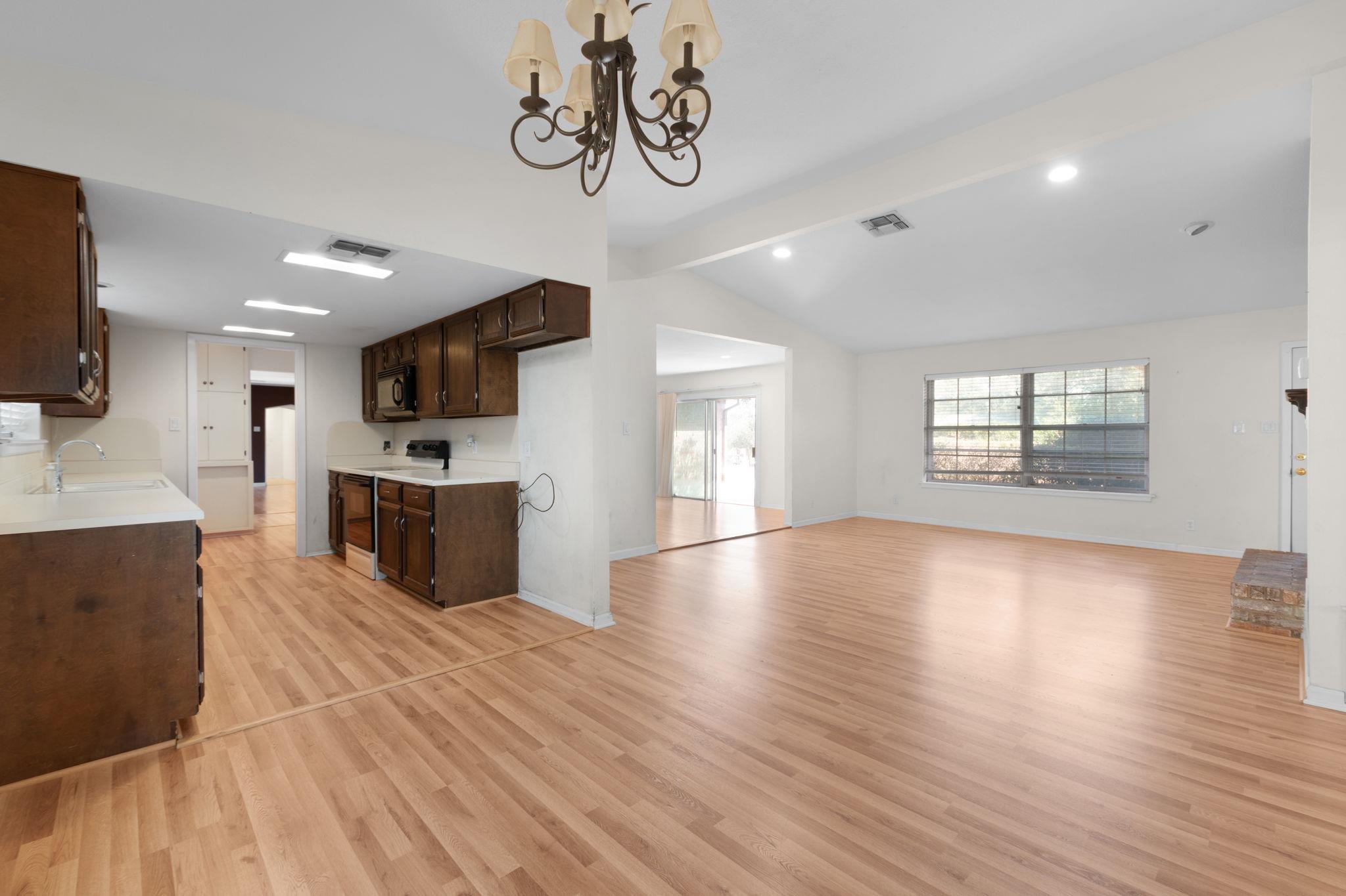 2025 Forest Trail Kingsland TX 78639
