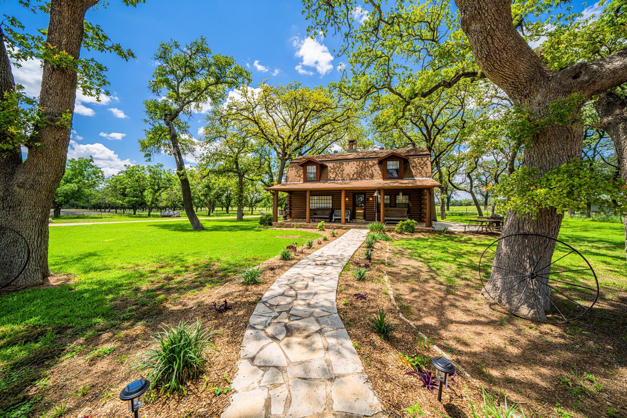 Fredericksburg TX, 283 Hallford