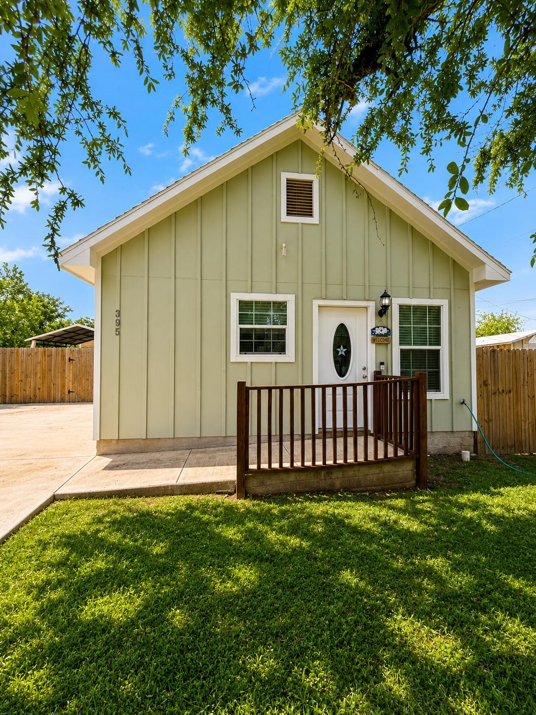 395 Willow Avenue Luling TX 78648