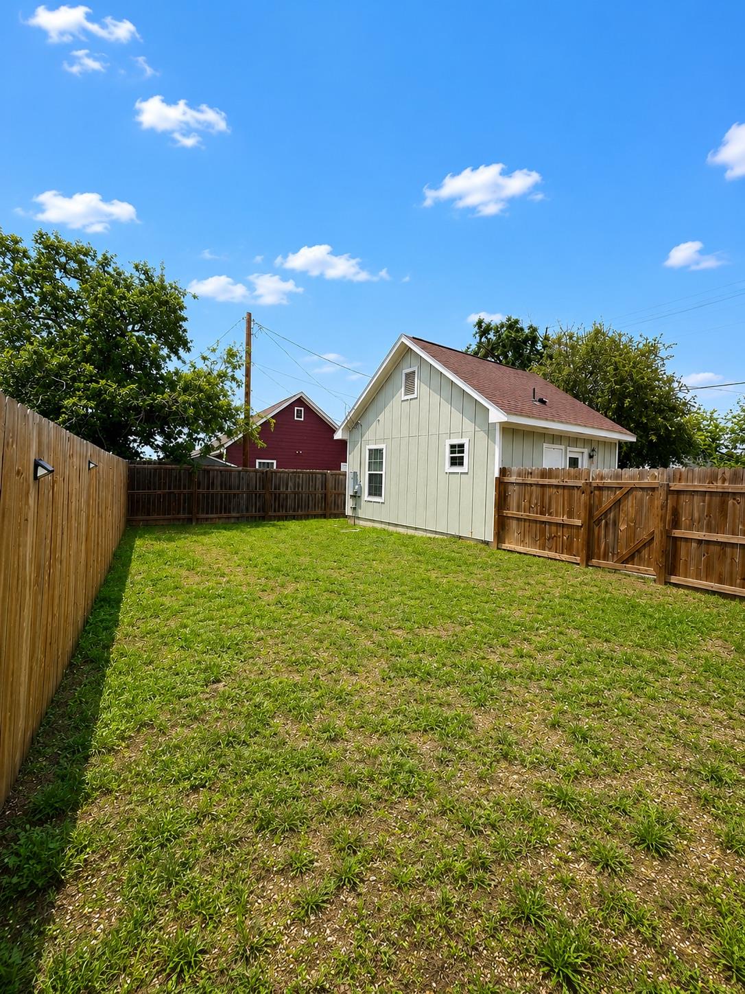 395 Willow Avenue Luling TX 78648