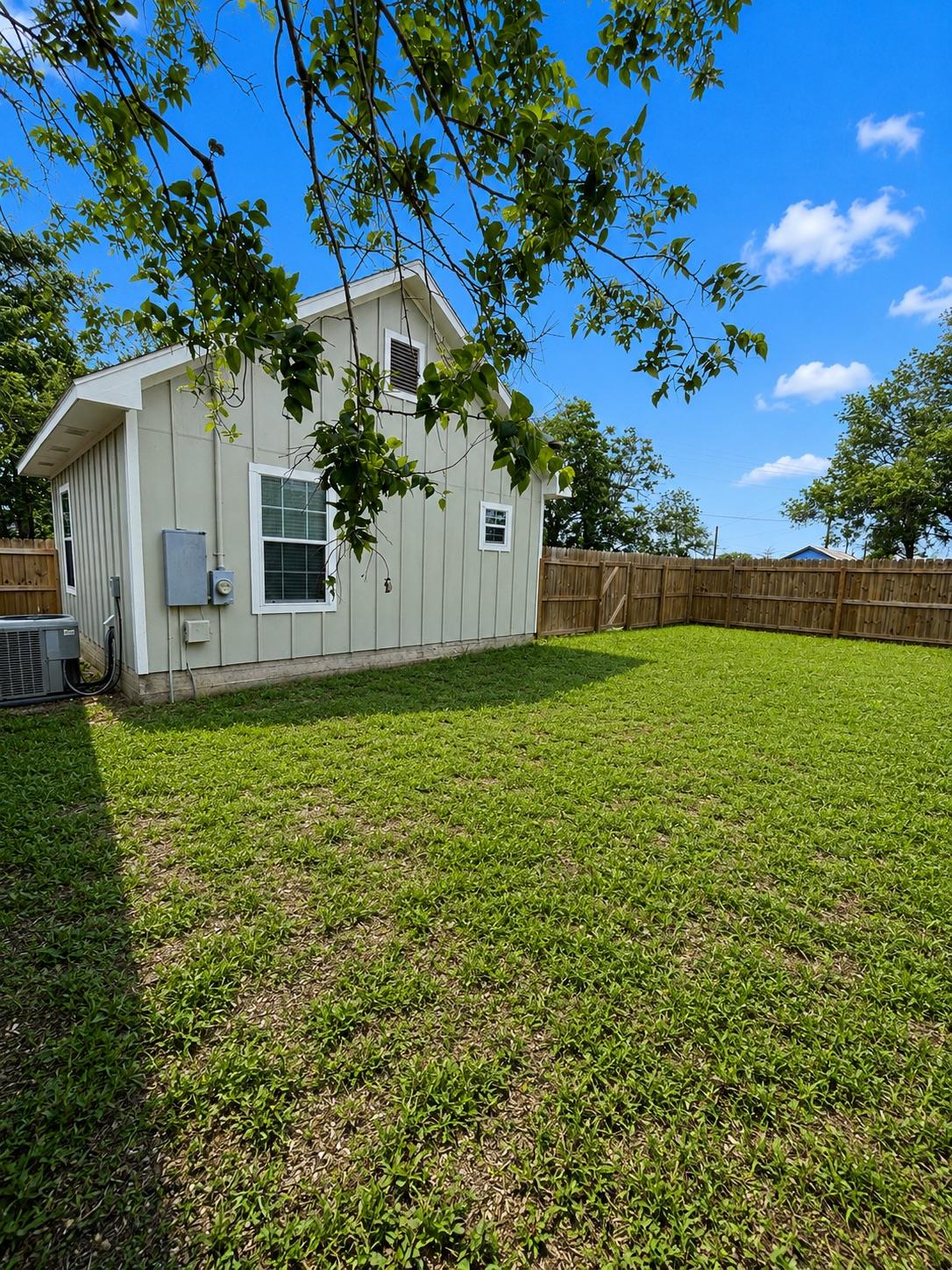 395 Willow Avenue Luling TX 78648