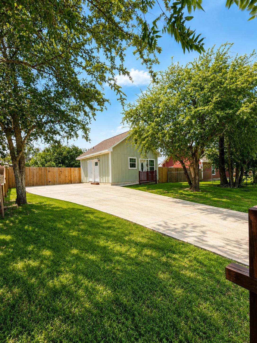 395 Willow Avenue Luling TX 78648