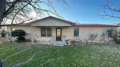 909 Fannin Street Nocona TX 76255