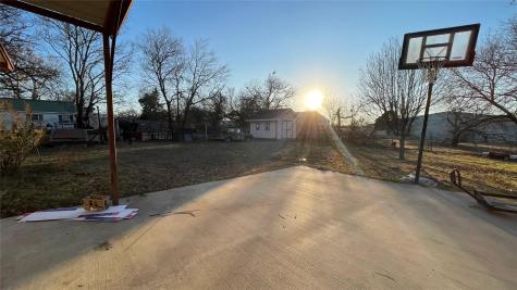 909 Fannin Street Nocona TX 76255