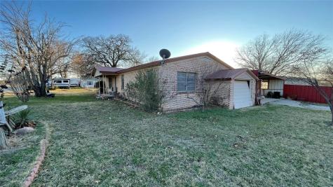 909 Fannin Street Nocona TX 76255