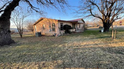 909 Fannin Street Nocona TX 76255