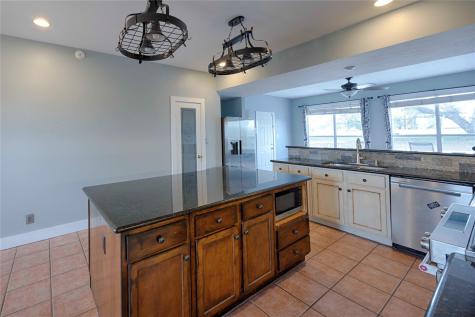 2040 W Guenther Lane La Grange TX 78945