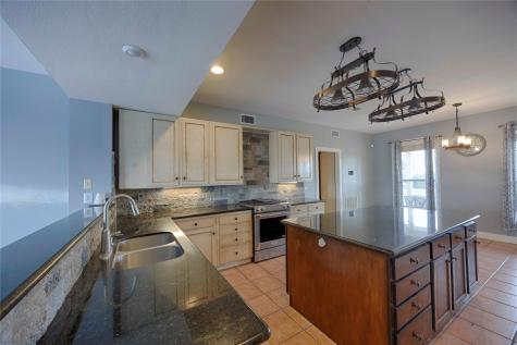 2040 W Guenther Lane La Grange TX 78945