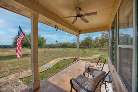 2040 W Guenther Lane La Grange TX 78945