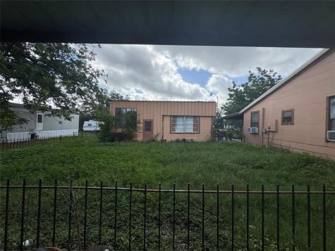 2109 Castro Avenue Hondo TX 78861