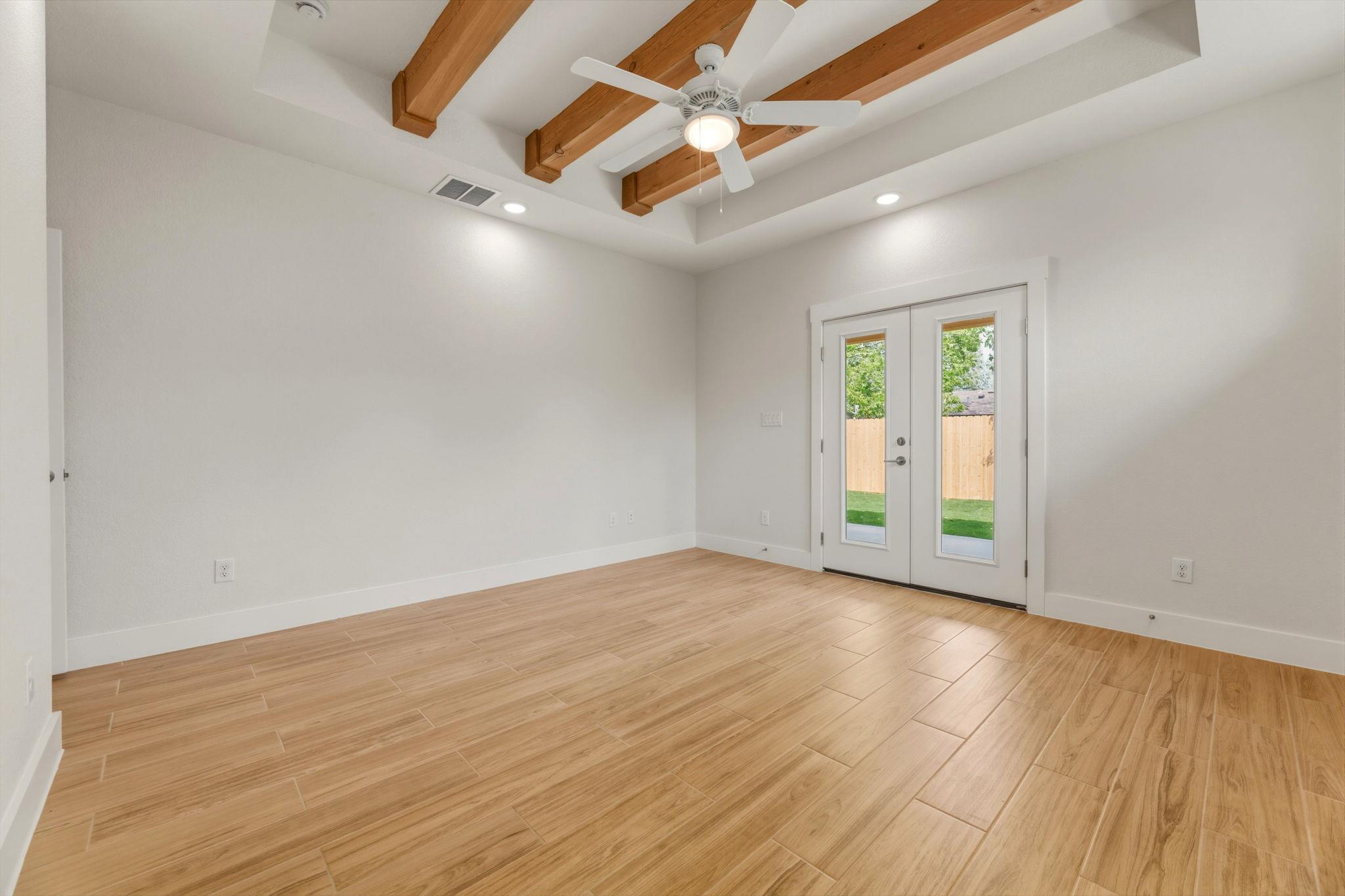 1412 Kent Street Taylor TX 76574
