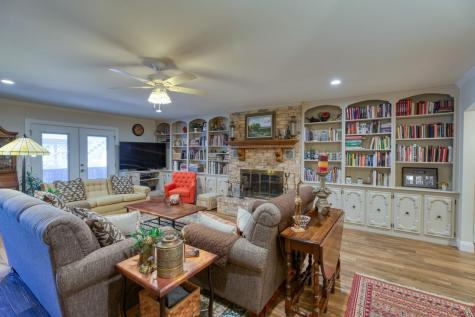 213 Lakeview Sunrise Beach TX 78643