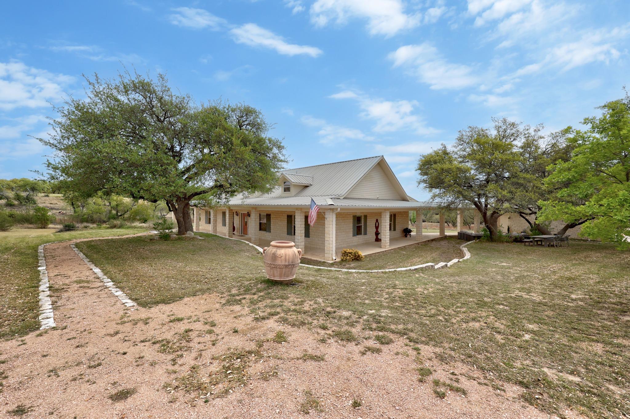 301 Hall Lane Spicewood TX 78669