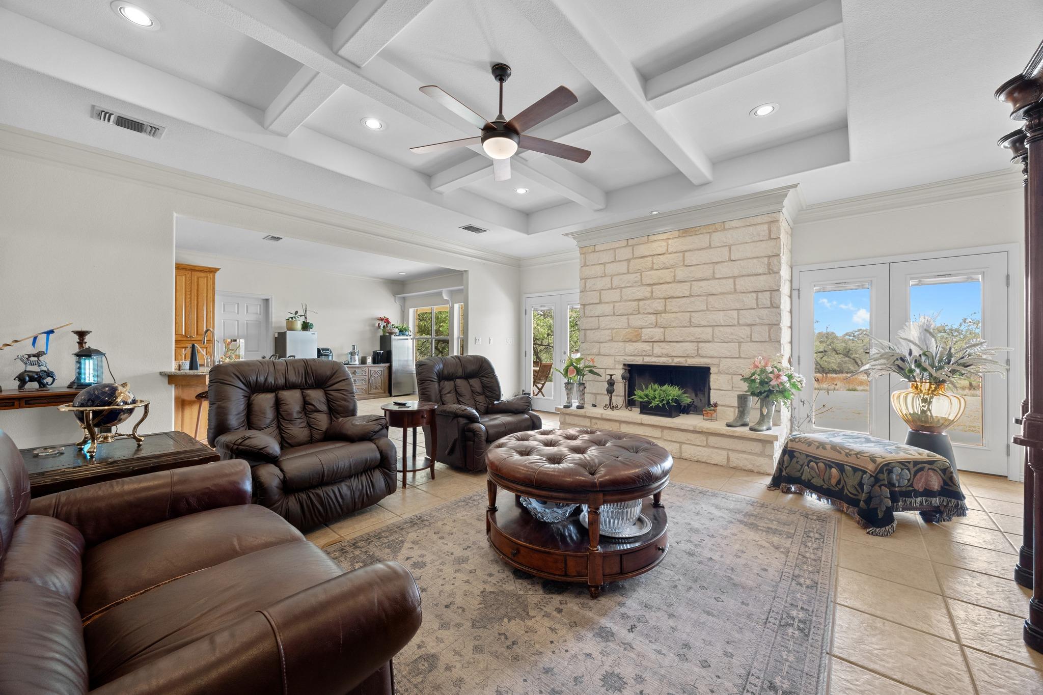 301 Hall Lane Spicewood TX 78669