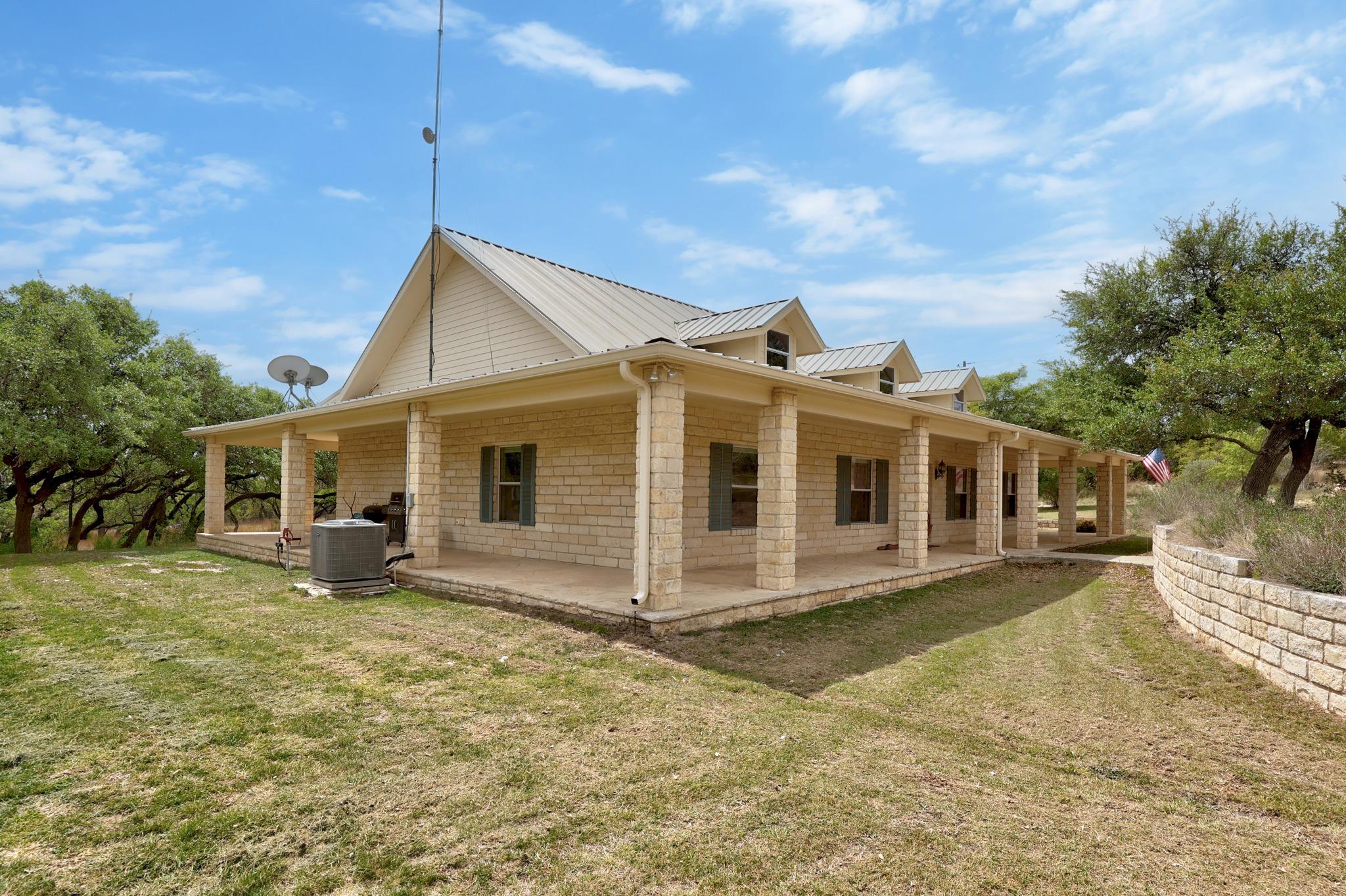 301 Hall Lane Spicewood TX 78669