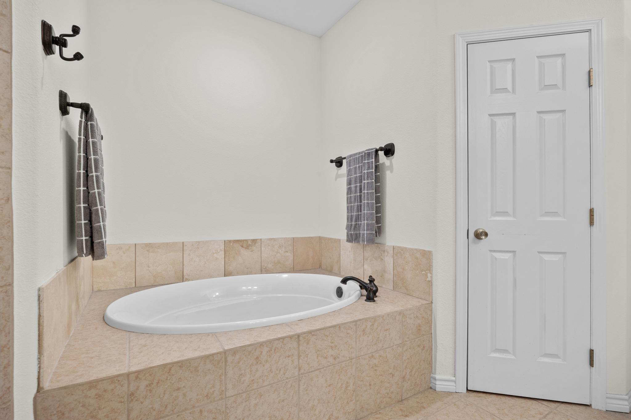 301 Hall Lane Spicewood TX 78669