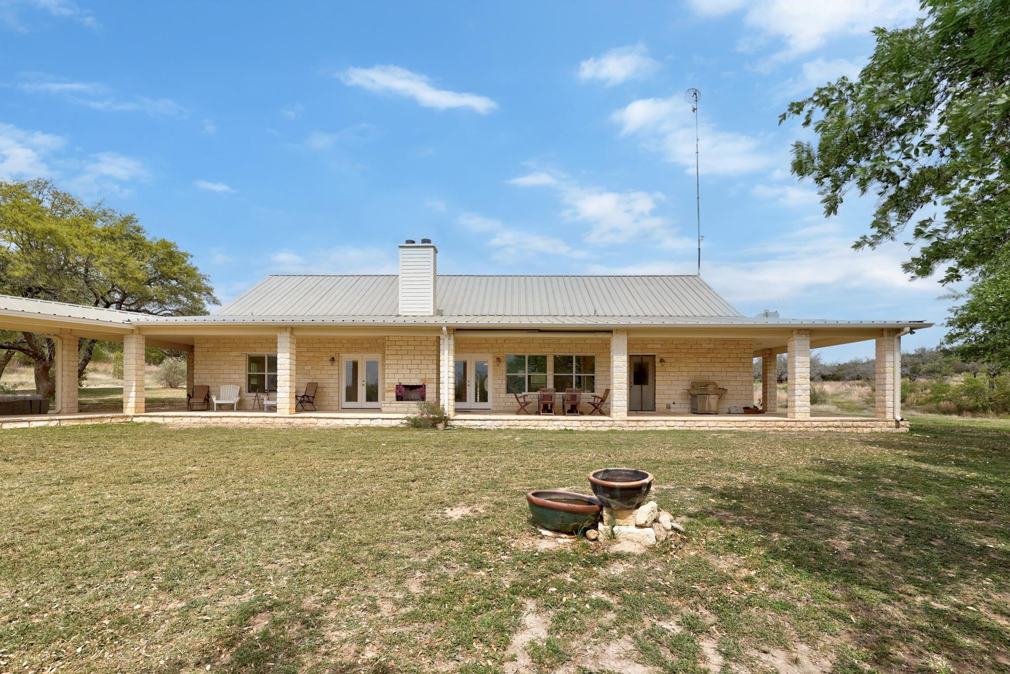 301 Hall Lane Spicewood TX 78669