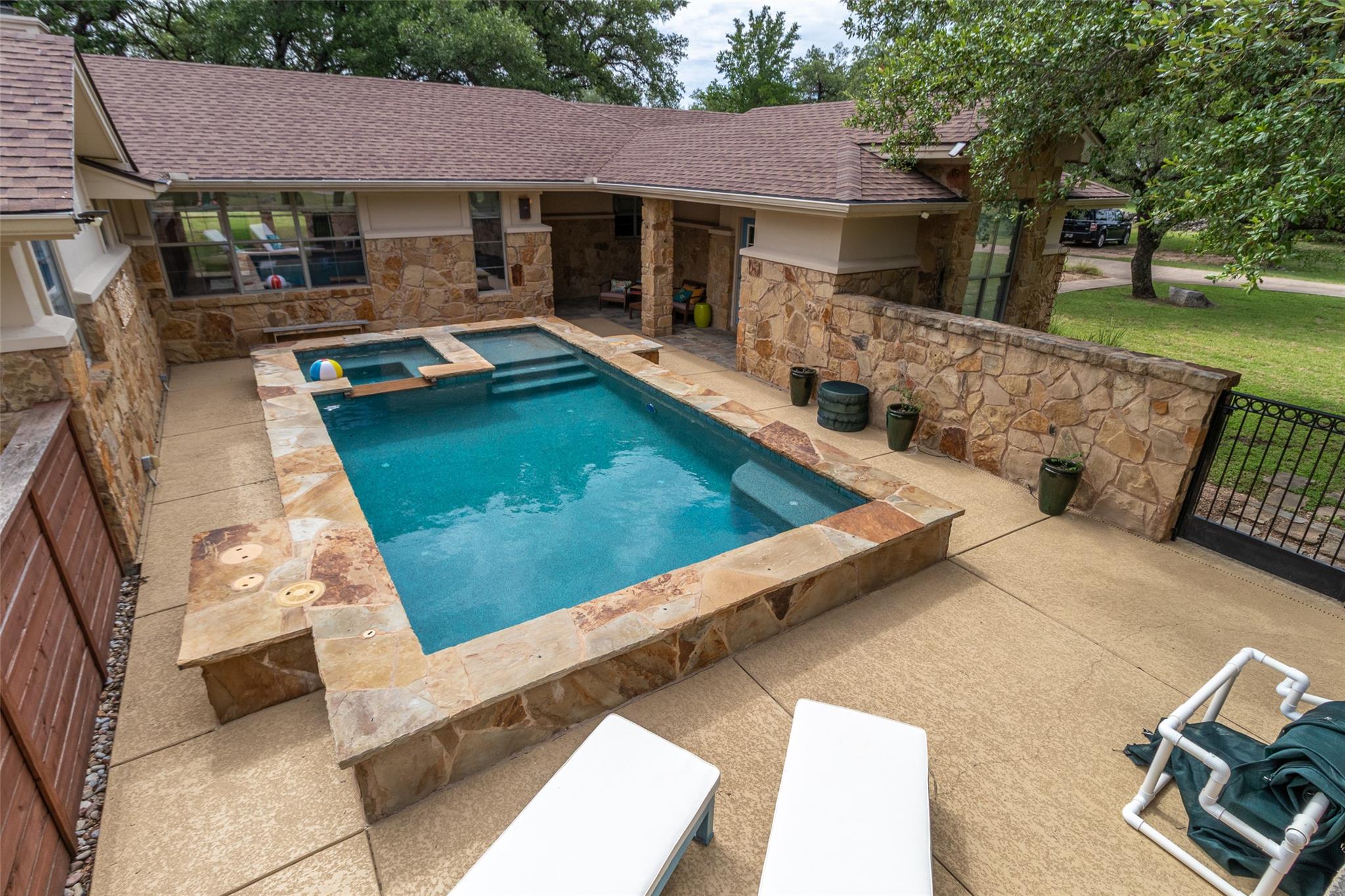 515 East Trail Spicewood TX 78669