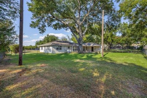 1906 Gun And Rod Road Brenham TX 77833