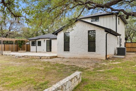 607 Liveoak Drive Johnson City TX 78636
