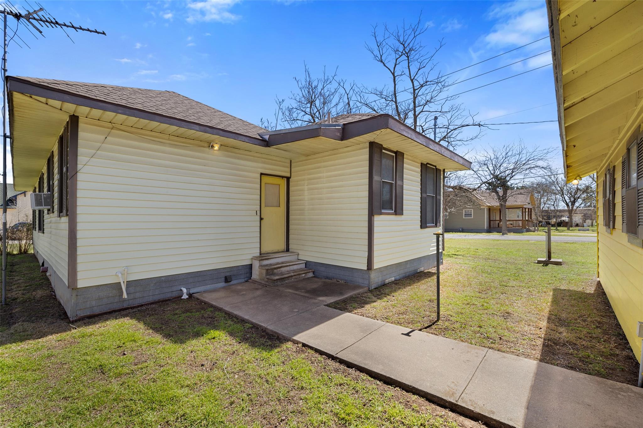 303 Vernon Street Taylor TX 76574