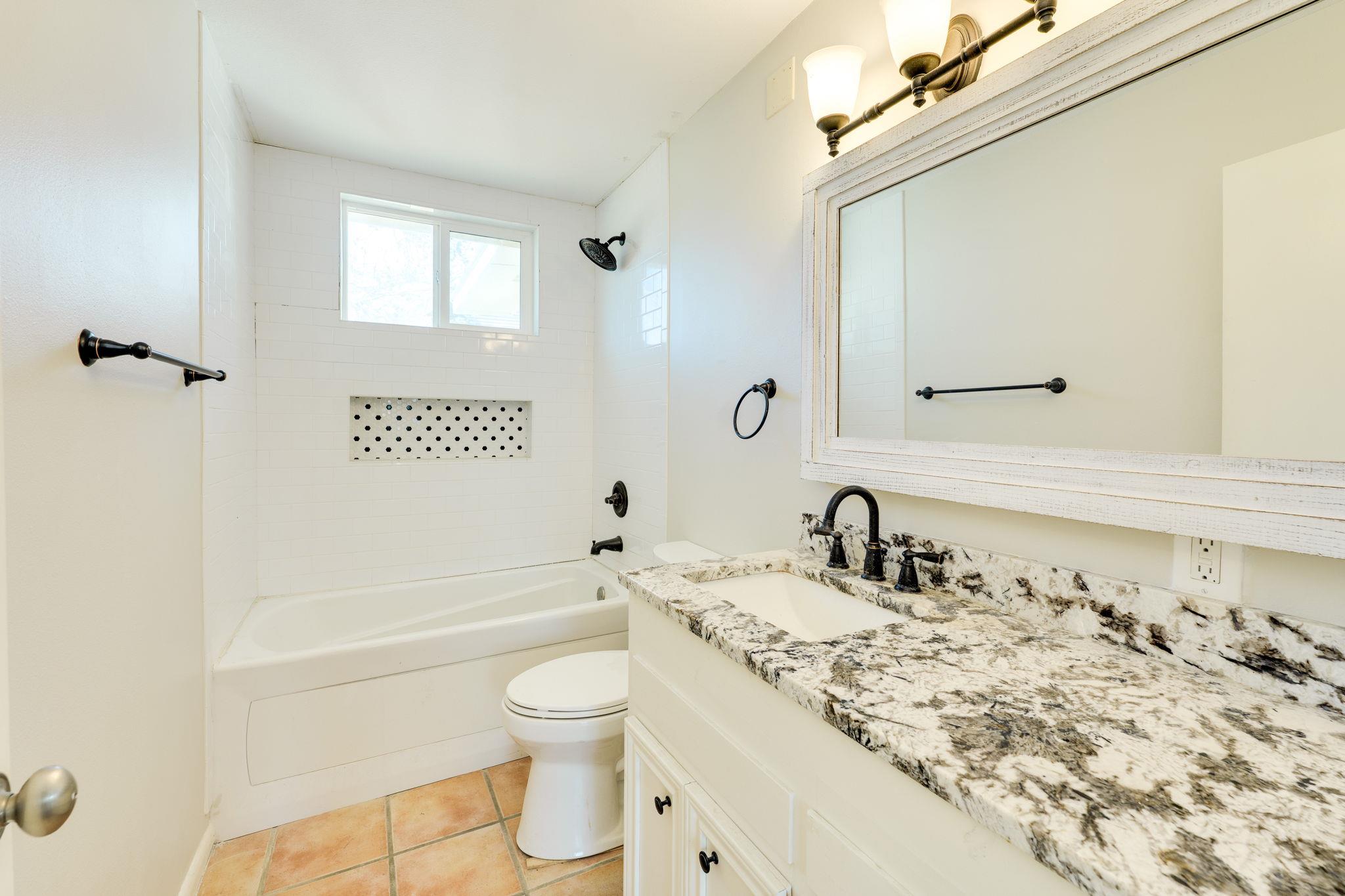318 S Avenue C Elgin TX 78621