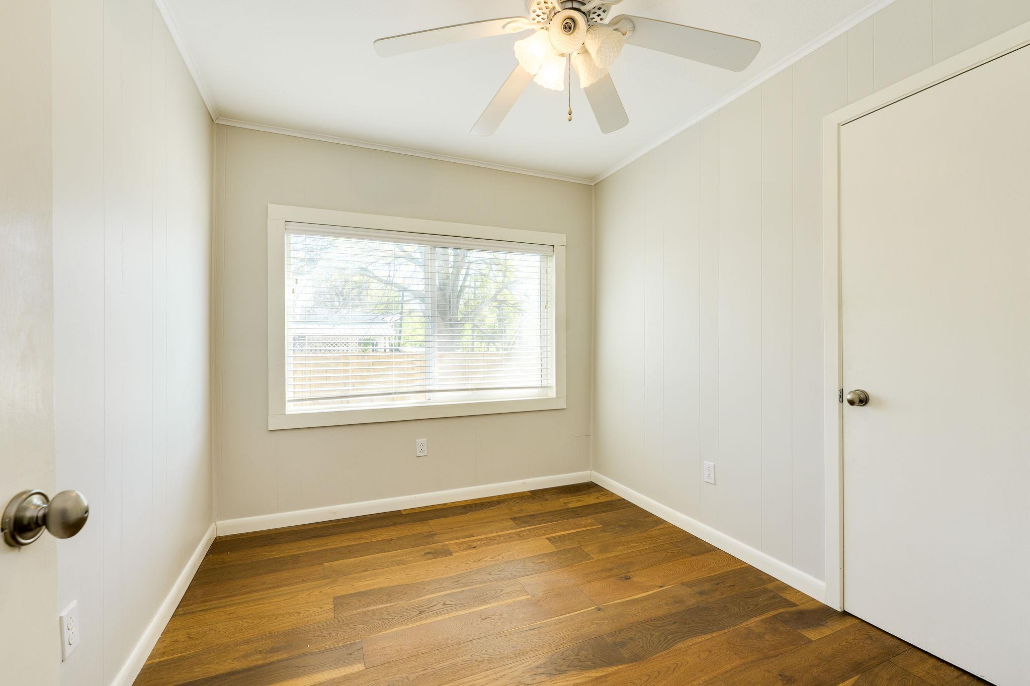 318 S Avenue C Elgin TX 78621