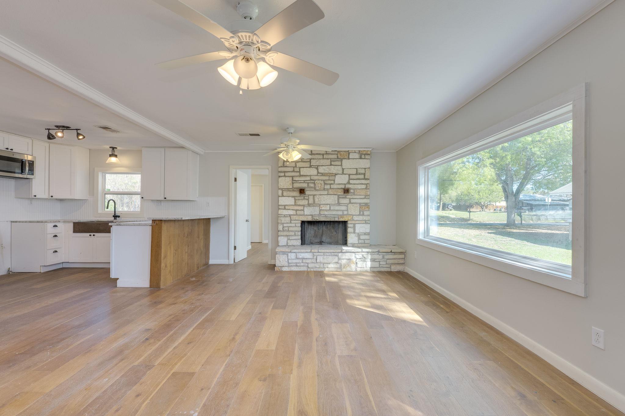318 S Avenue C Elgin TX 78621