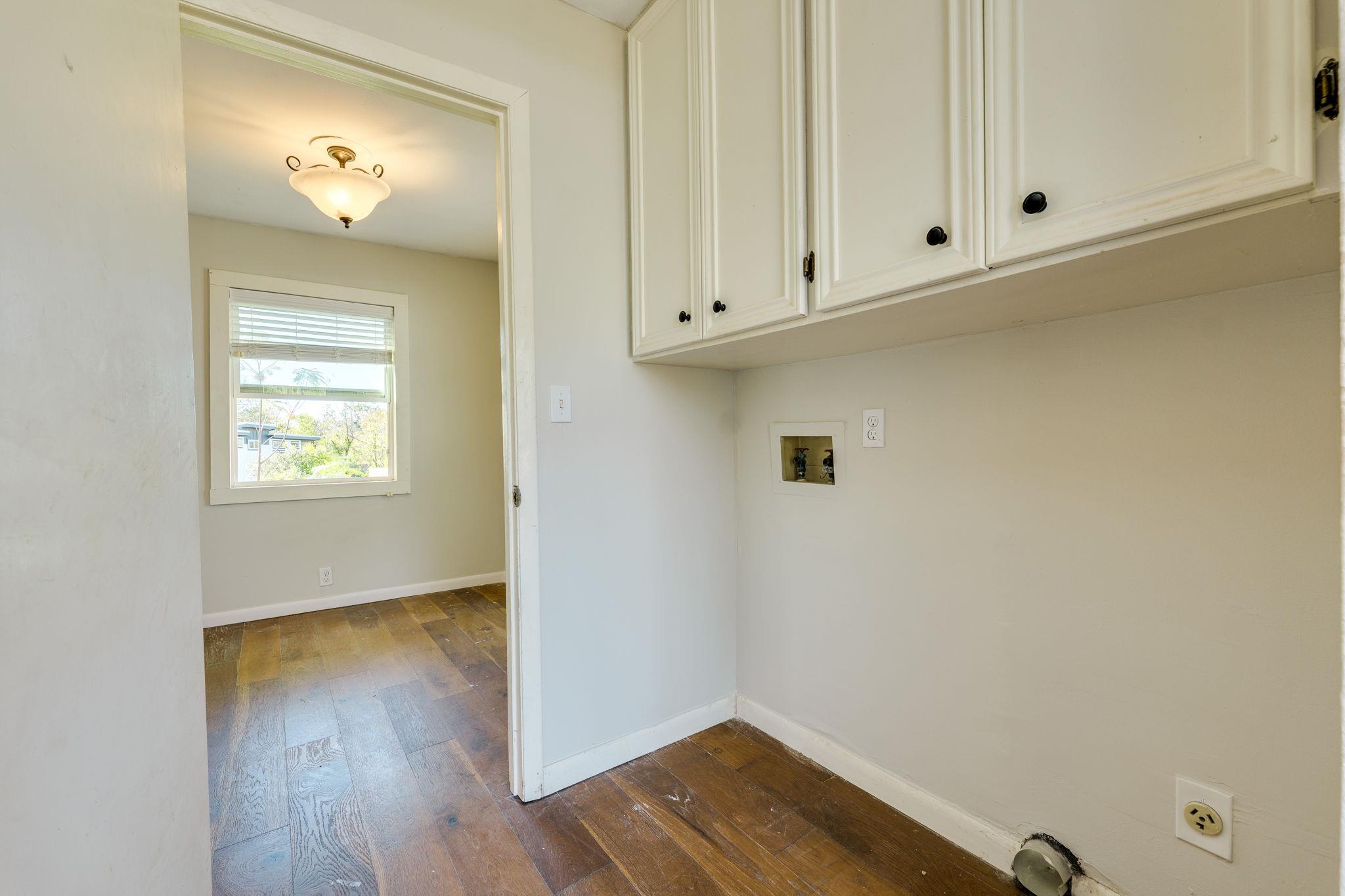 318 S Avenue C Elgin TX 78621