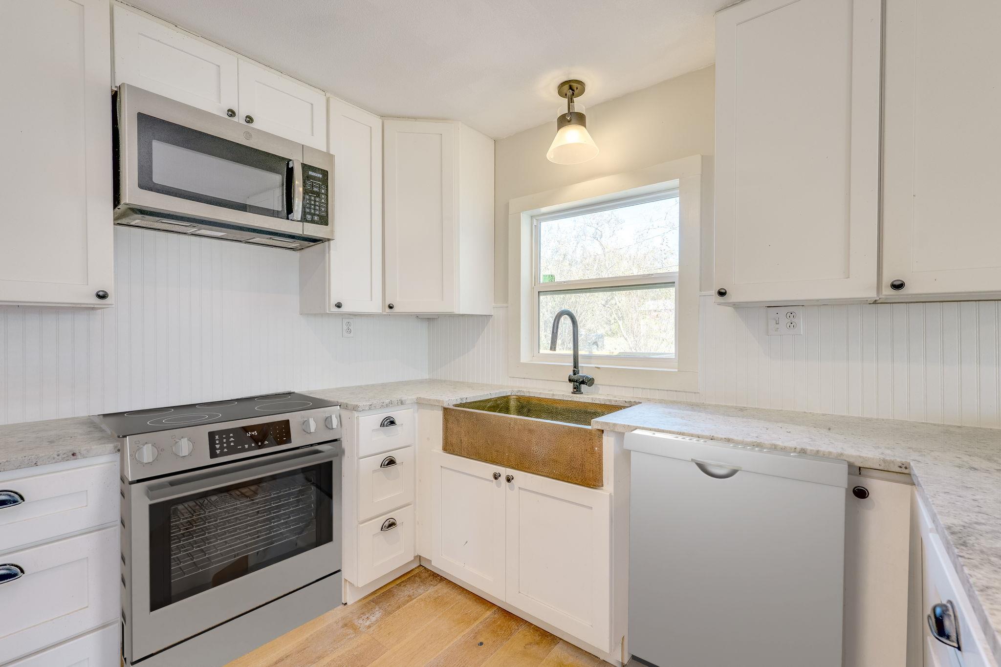 318 S Avenue C Elgin TX 78621