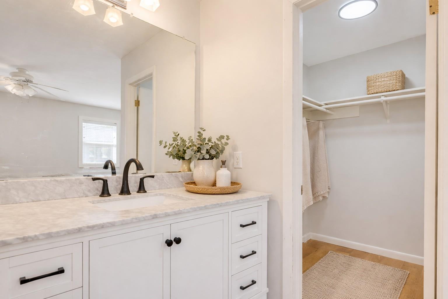 318 S Avenue C Elgin TX 78621