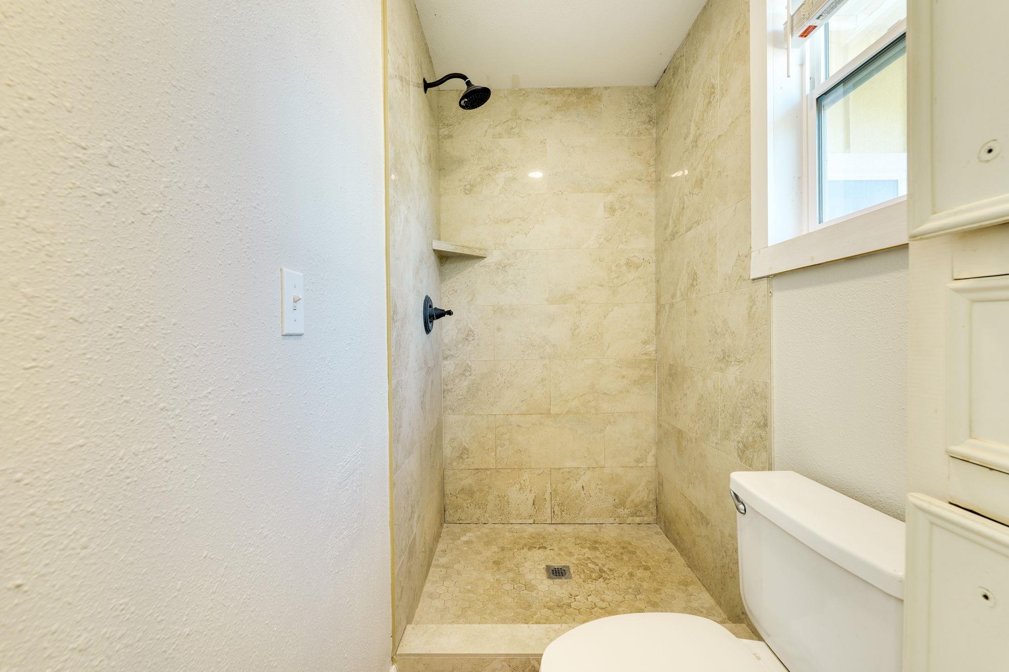 318 S Avenue C Elgin TX 78621