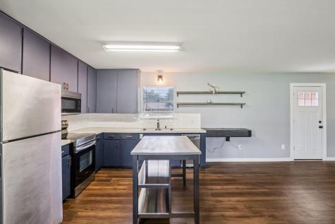 755 E Bellville Street Giddings TX 78942