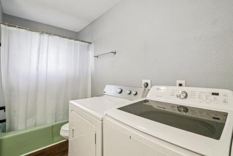 755 E Bellville Street Giddings TX 78942