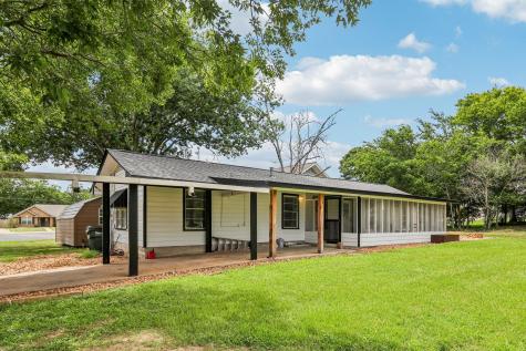 755 E Bellville Street Giddings TX 78942
