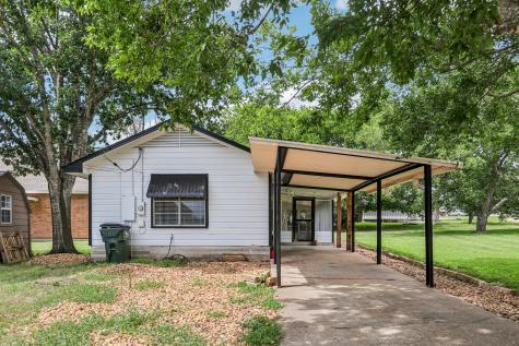 755 E Bellville Street Giddings TX 78942