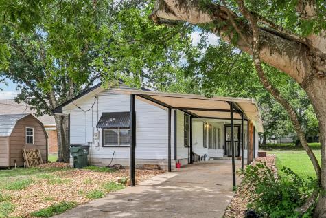 755 E Bellville Street Giddings TX 78942
