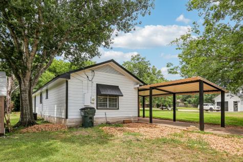 755 E Bellville Street Giddings TX 78942