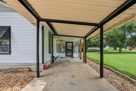 755 E Bellville Street Giddings TX 78942