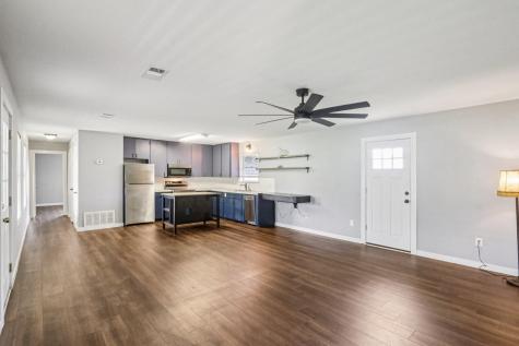 755 E Bellville Street Giddings TX 78942